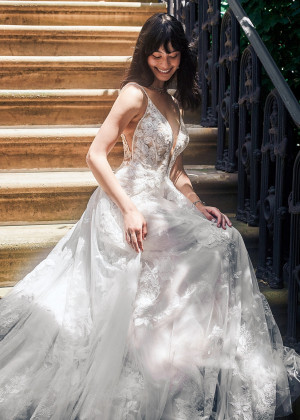 Ivory Glitter Lace Tulle Deep V Back Elegant Wedding Dress
